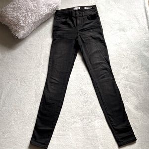Guess sexy curve black skinny jeans US 26